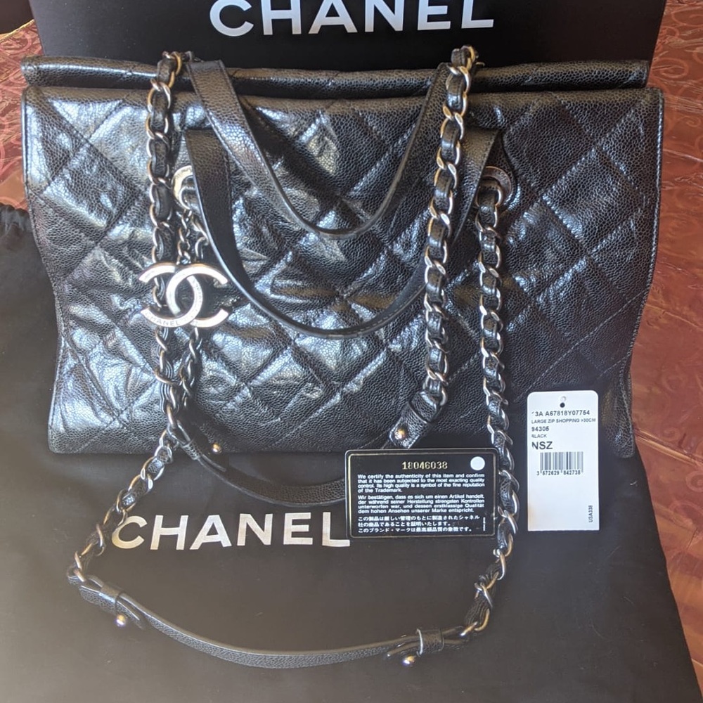 Chanel Black Glazed Caviar Leather Shoulder Bag